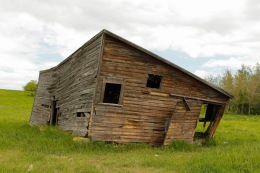 This frame shows the western side and southern side of the barn.